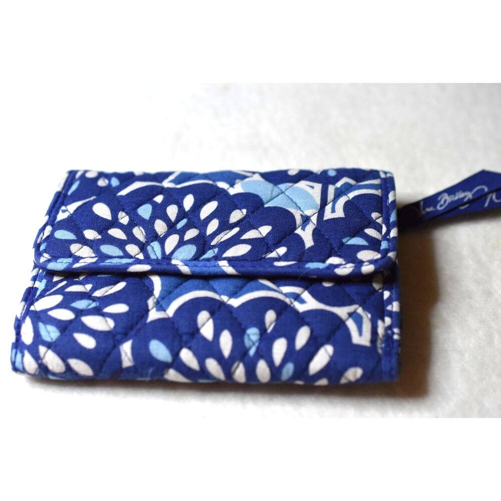 Vera Bradley Blue Petal Splash Tri Fold ID/Cards/Coin Fashion Statement Wallet